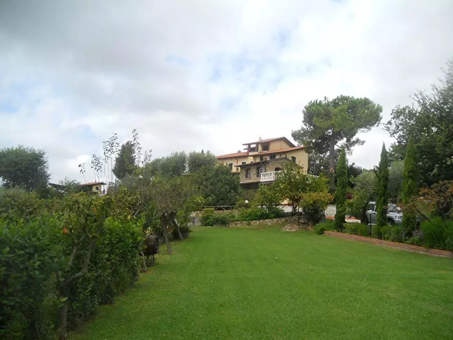 Immagine 3 di Villa in vendita  a Castelnuovo Magra