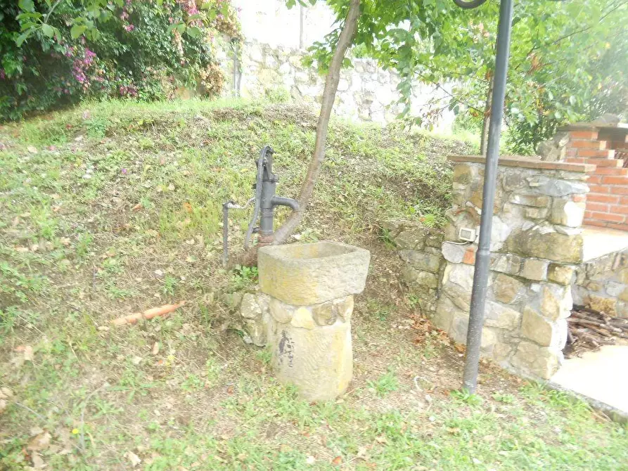 Immagine 13 di Villa in vendita  a Castelnuovo Magra