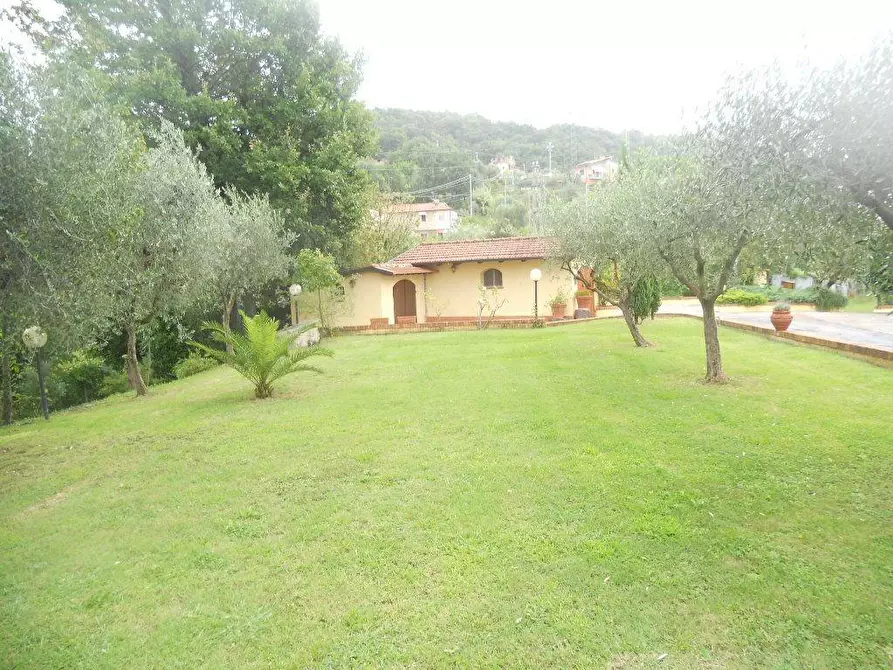 Immagine 36 di Villa in vendita  a Castelnuovo Magra