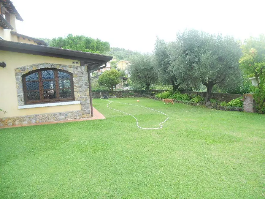 Immagine 27 di Villa in vendita  a Castelnuovo Magra