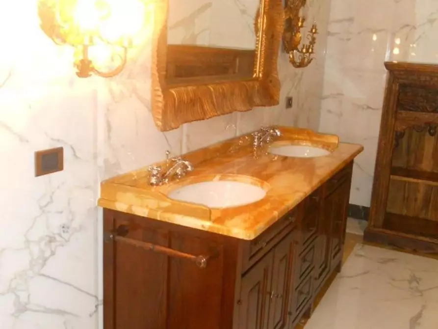 Immagine 72 di Villa in vendita  a Castelnuovo Magra