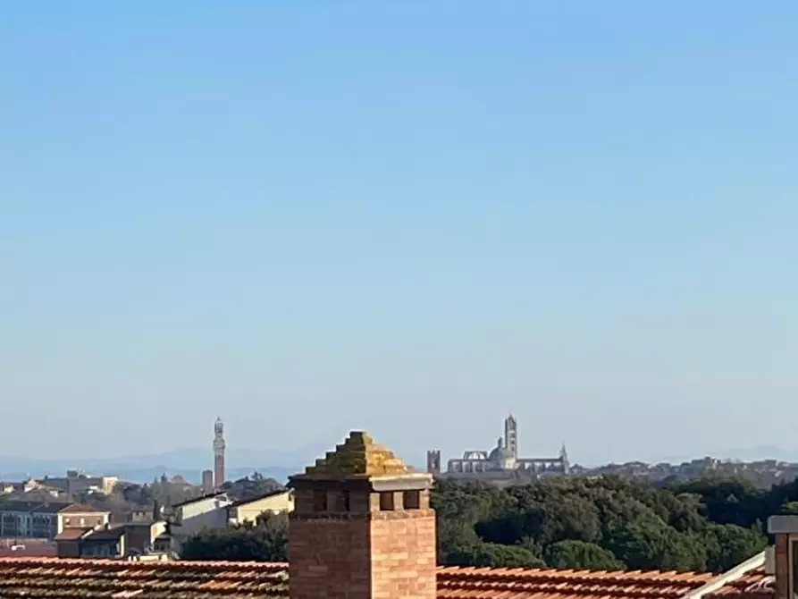 Immagine 18 di Appartamento in vendita  a Siena
