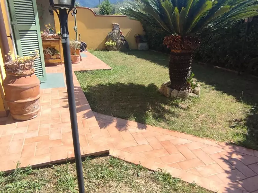 Immagine 8 di Casa bifamiliare in vendita  a Castelnuovo Magra