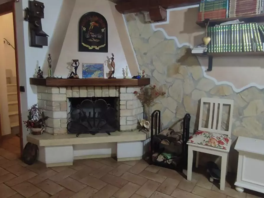 Immagine 11 di Casa bifamiliare in vendita  a Castelnuovo Magra