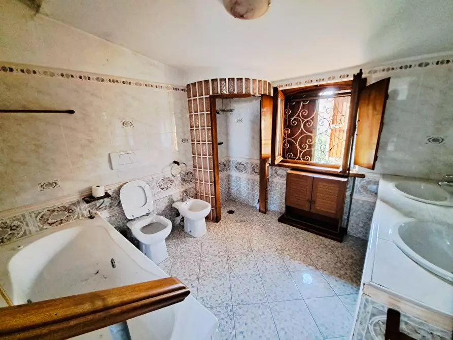 Immagine 16 di Villa in vendita  a Viareggio