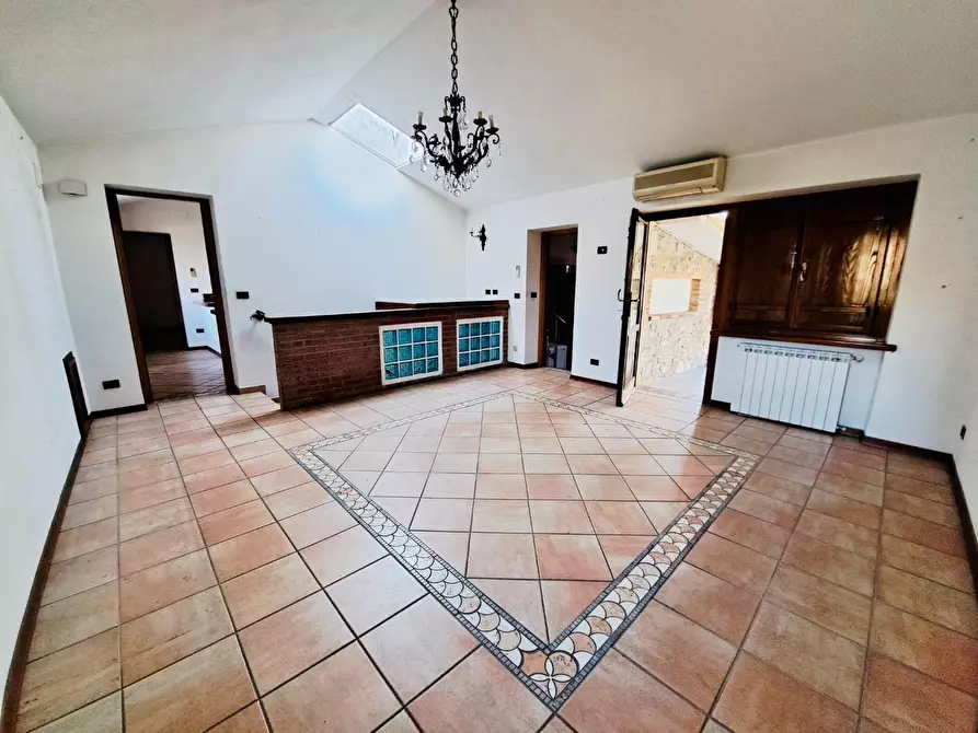 Immagine 1 di Villa in vendita  a Viareggio