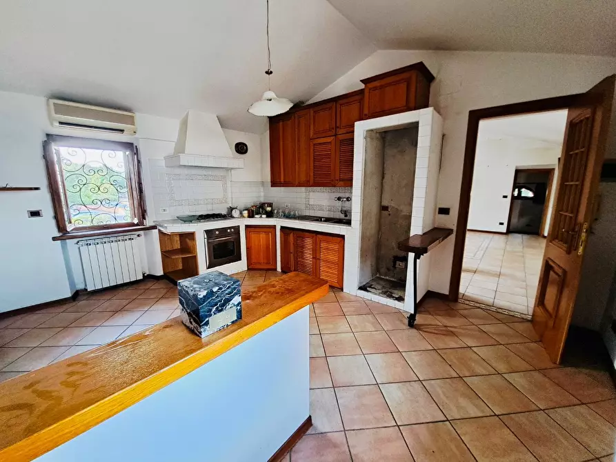 Immagine 18 di Villa in vendita  a Viareggio