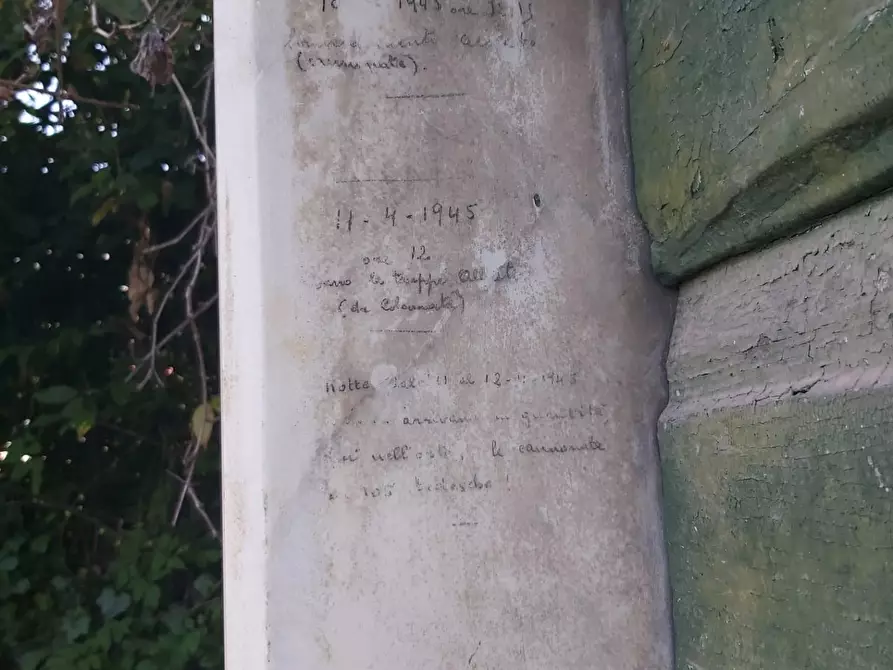 Immagine 21 di Casa semindipendente in vendita  a Carrara