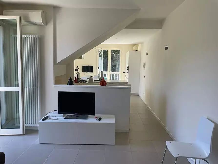 Immagine 25 di Casa semindipendente in vendita  a Montignoso