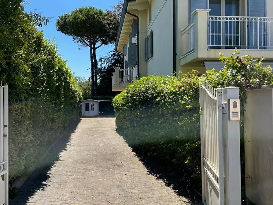 Immagine 4 di Casa semindipendente in vendita  a Montignoso