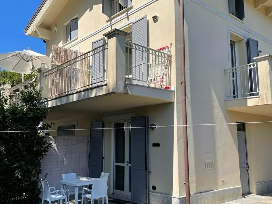 Immagine 3 di Casa semindipendente in vendita  a Montignoso