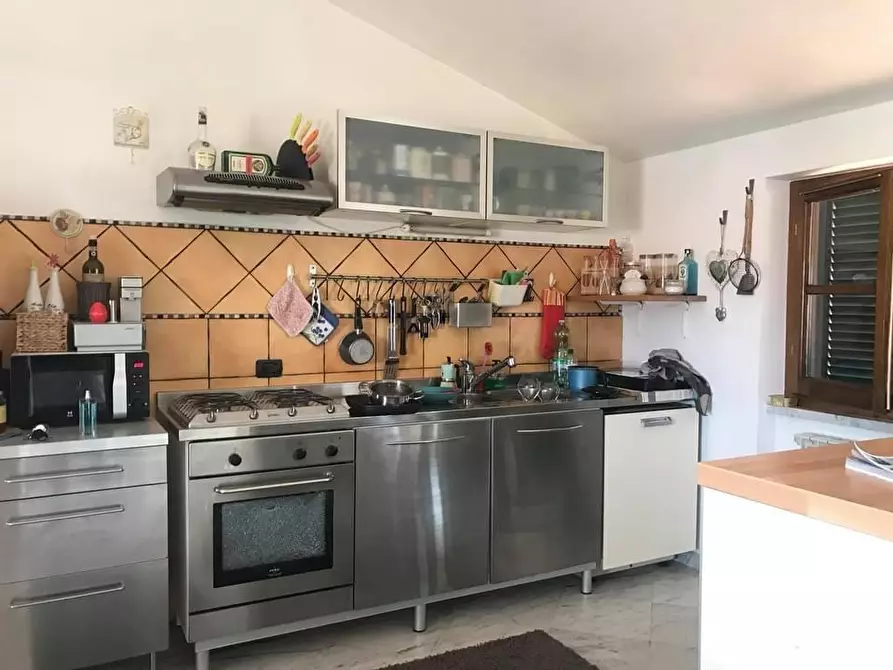 Immagine 16 di Villa in vendita  a Carrara