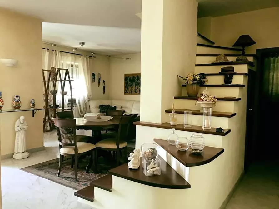 Immagine 3 di Villa in vendita  a Carrara