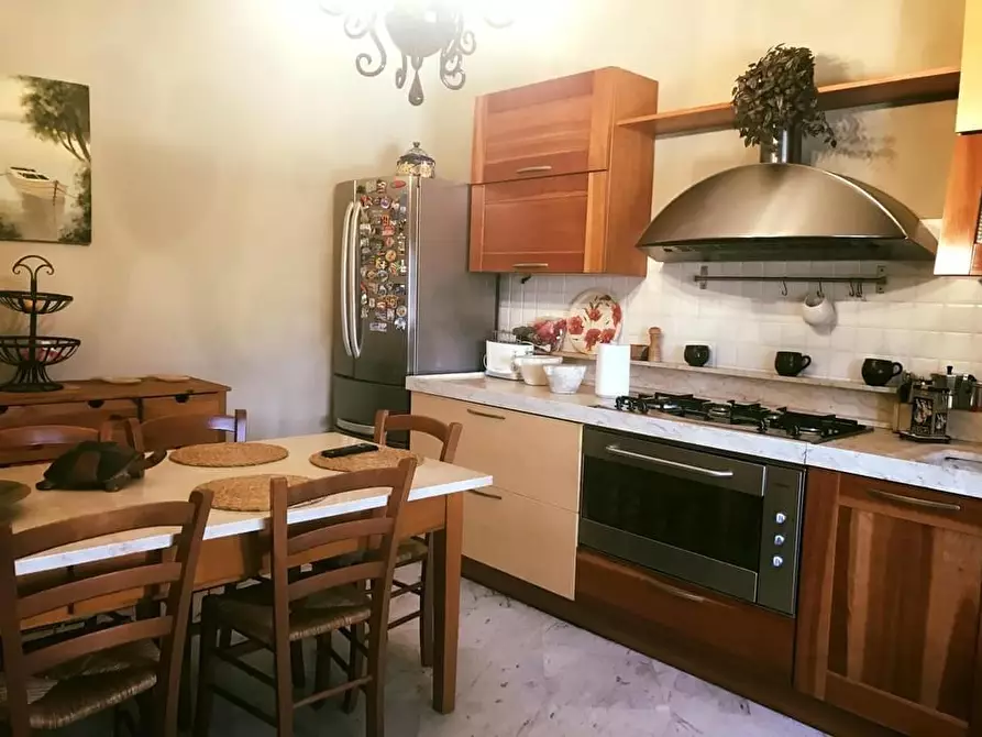 Immagine 2 di Villa in vendita  a Carrara