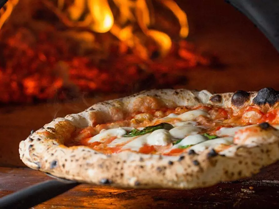 Immagine 2 di Bar / Ristorante in vendita  a Pietrasanta