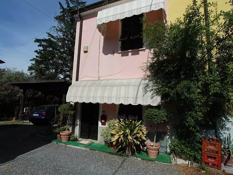 Immagine 1 di Casa semindipendente in vendita  a Sarzana