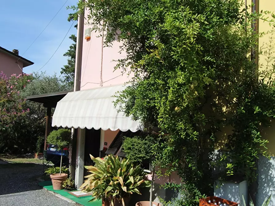 Immagine 2 di Casa semindipendente in vendita  a Sarzana