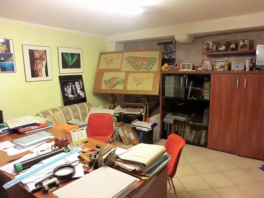 Immagine 5 di Ufficio in vendita  a Lucca