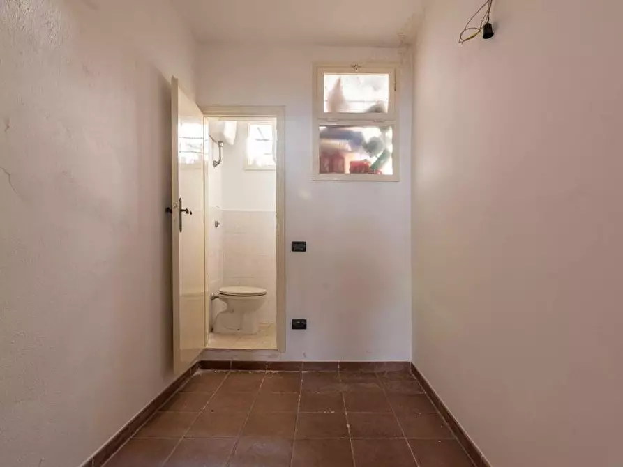 Immagine 5 di Locale commerciale in vendita  a Pisa