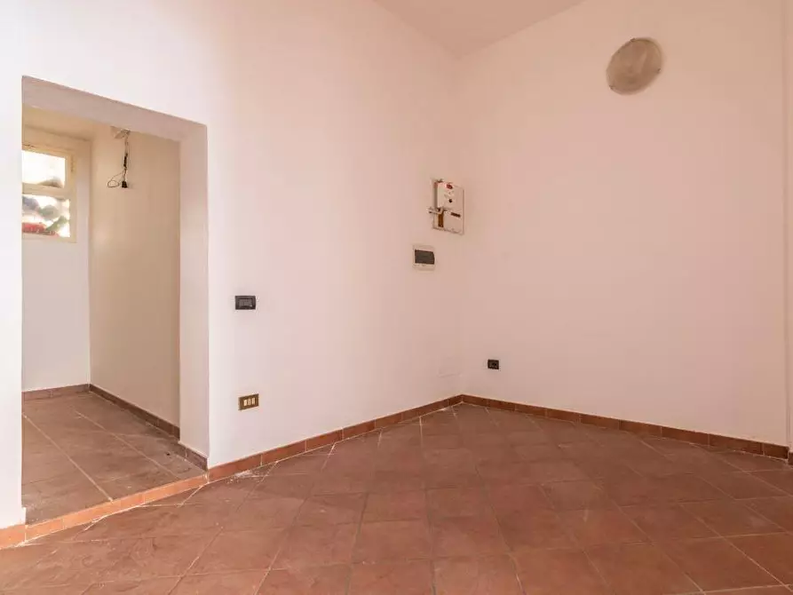 Immagine 4 di Locale commerciale in vendita  a Pisa