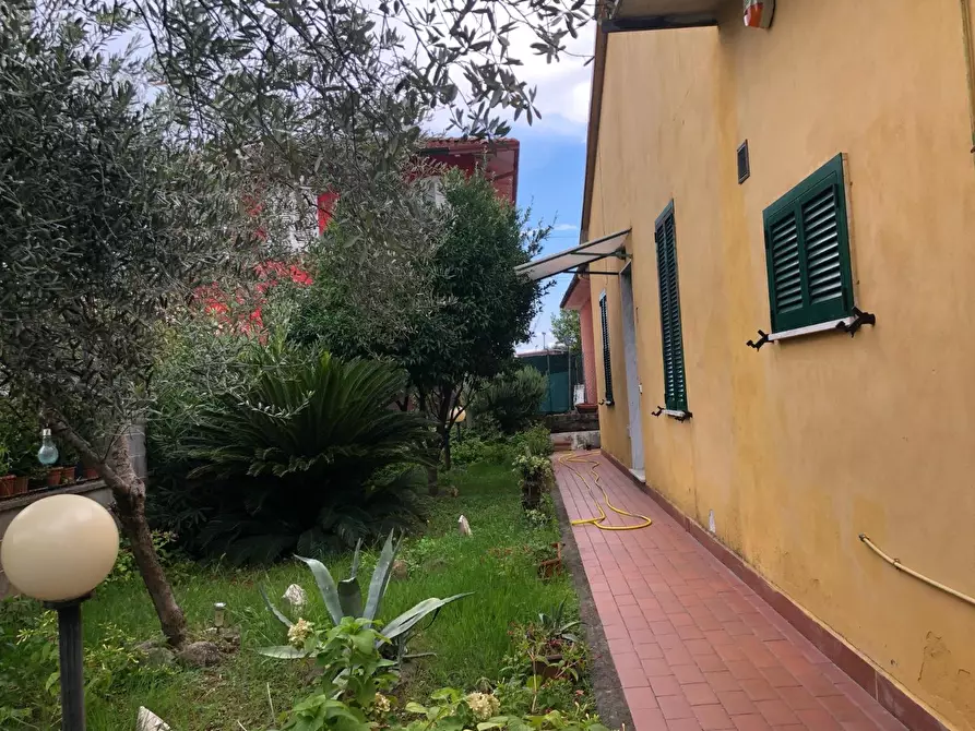 Immagine 3 di Casa indipendente in vendita  a Massa