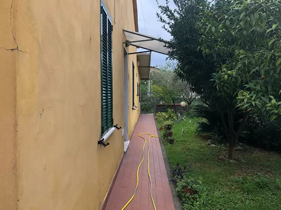 Immagine 2 di Casa indipendente in vendita  a Massa