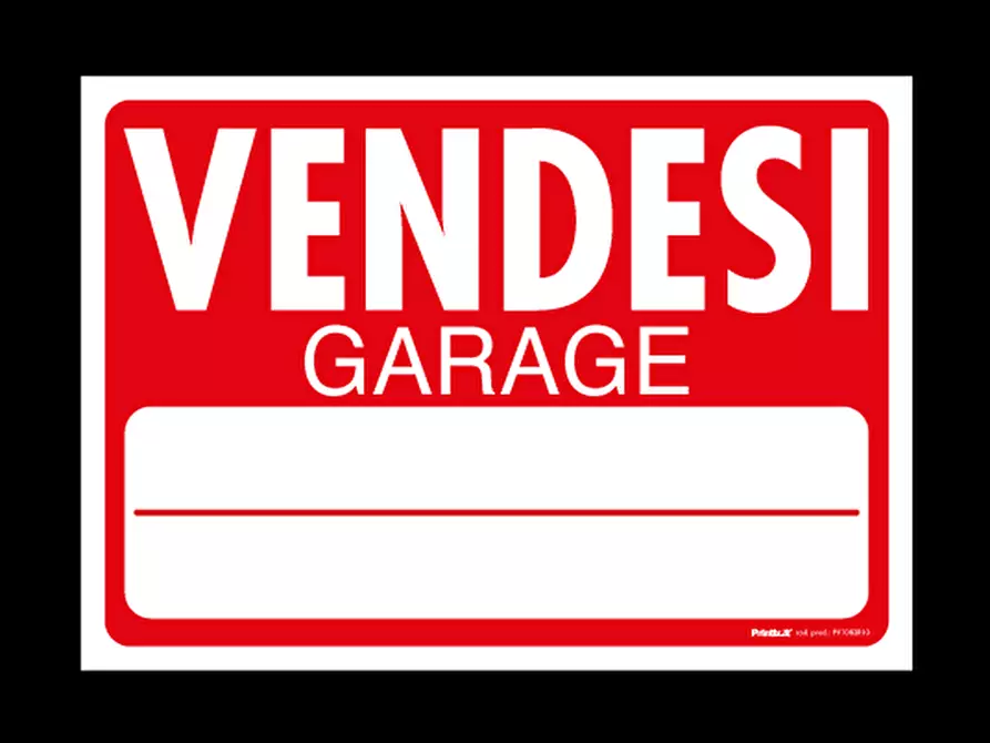 Immagine 1 di Garage in vendita  a Massa