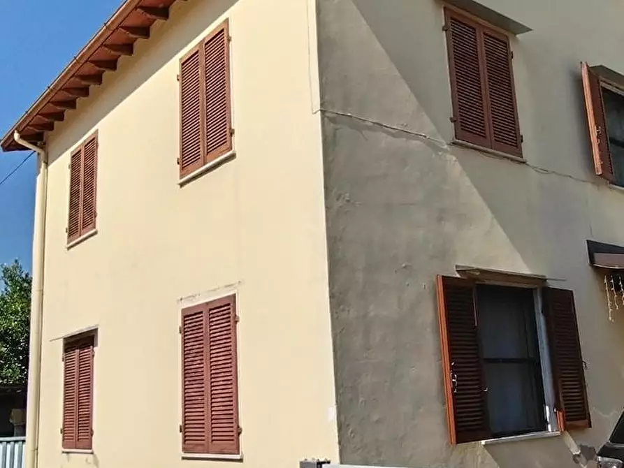 Immagine 1 di Casa indipendente in vendita  a Massa