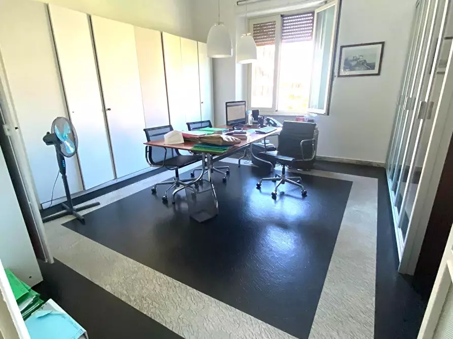 Immagine 2 di Appartamento in vendita  a Massa