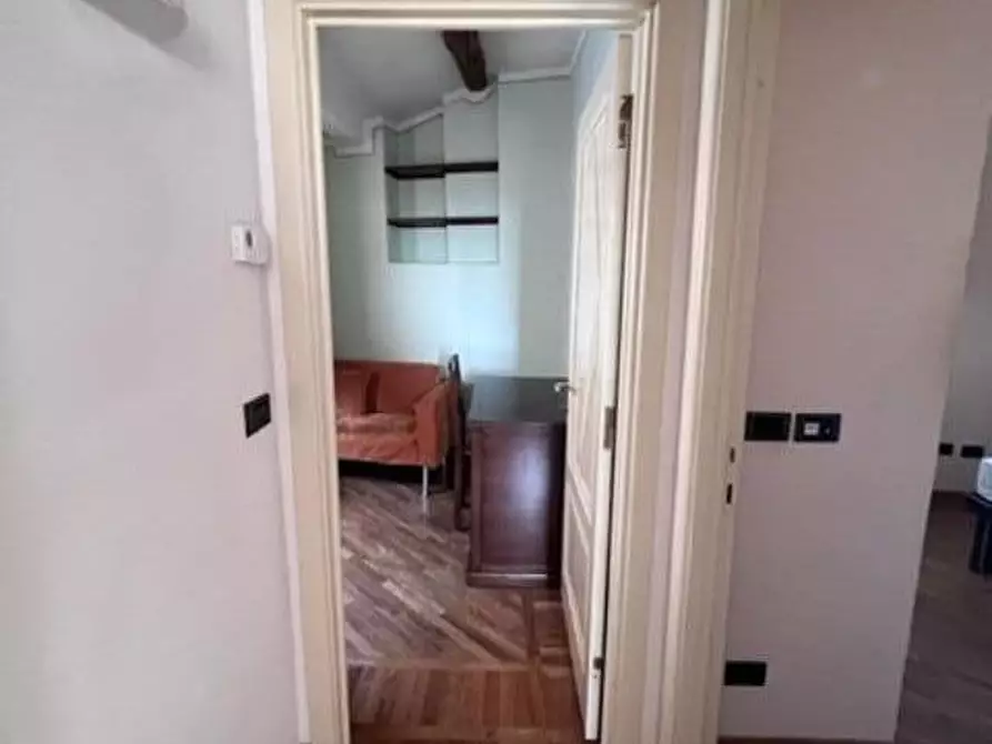 Immagine 13 di Appartamento in affitto  a Siena