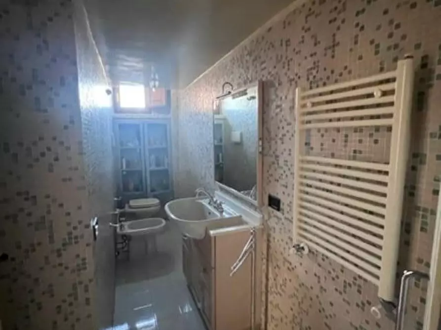 Immagine 17 di Appartamento in affitto  a Siena