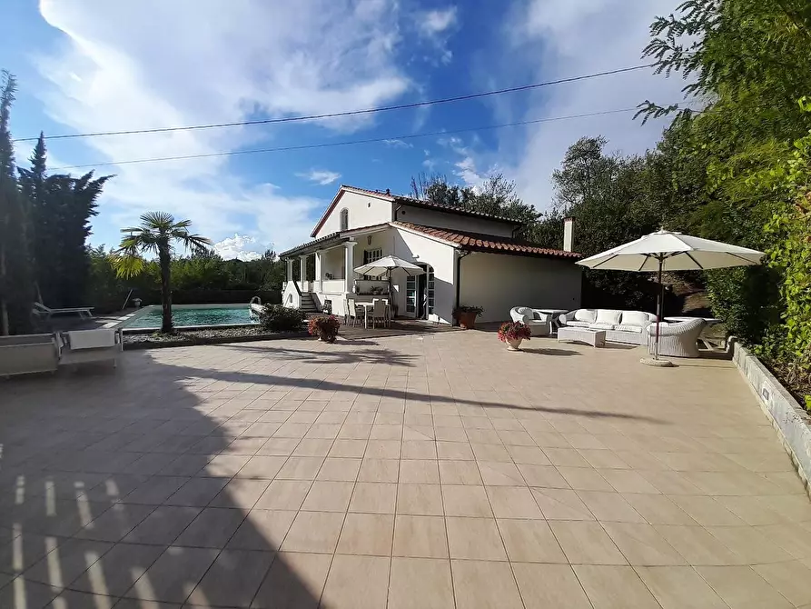 Immagine 63 di Villa in vendita  a Lucca