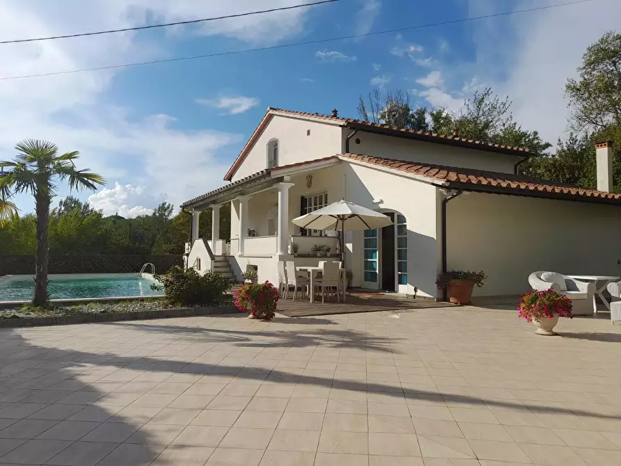 Immagine 62 di Villa in vendita  a Lucca