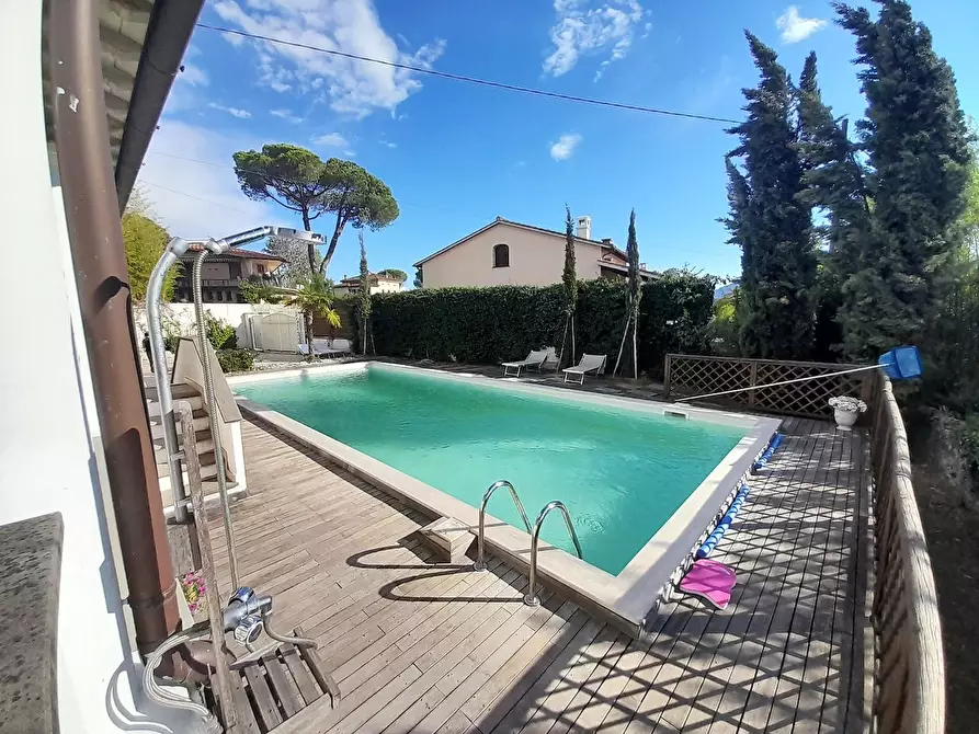Immagine 53 di Villa in vendita  a Lucca