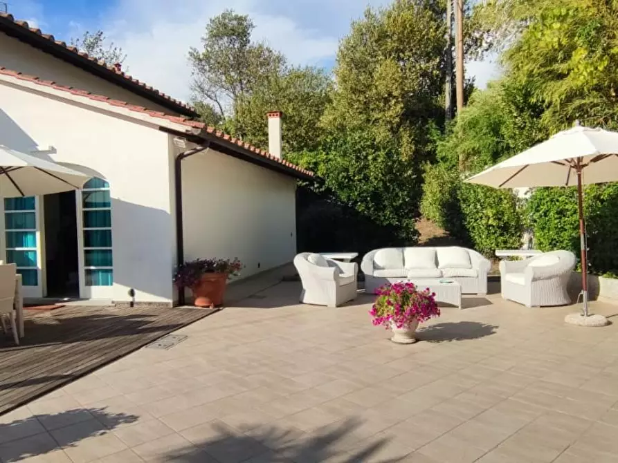 Immagine 59 di Villa in vendita  a Lucca