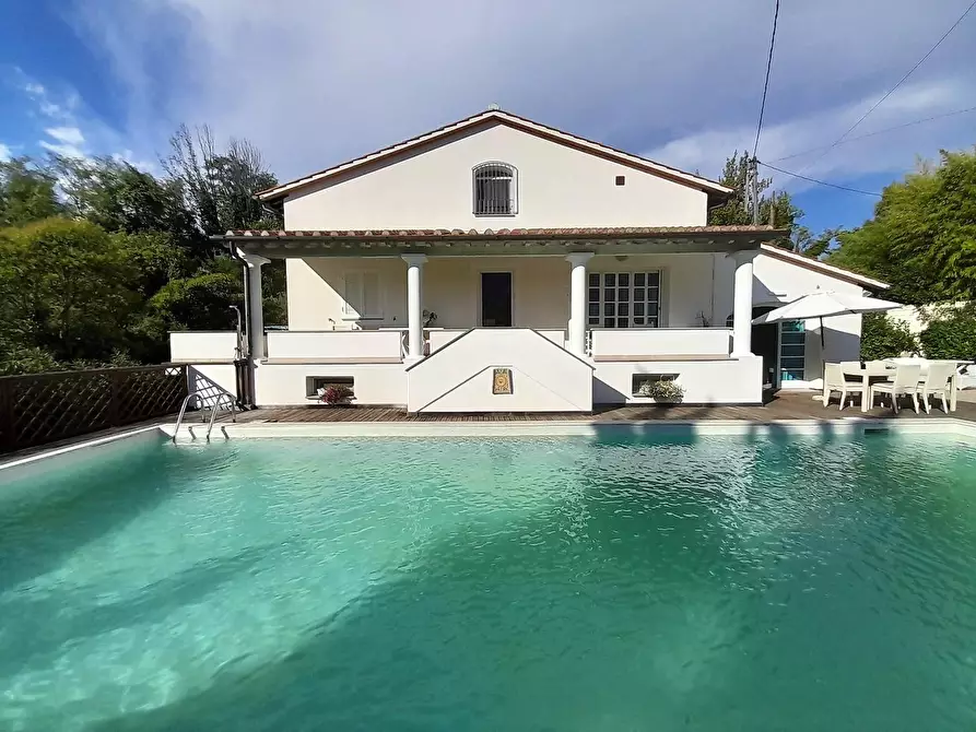 Immagine 57 di Villa in vendita  a Lucca
