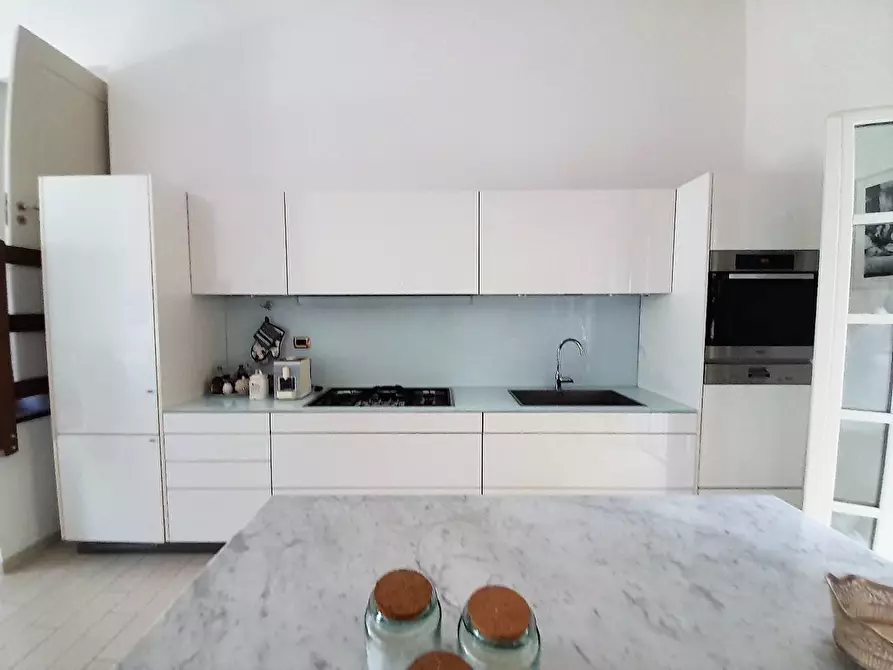 Immagine 11 di Villa in vendita  a Lucca