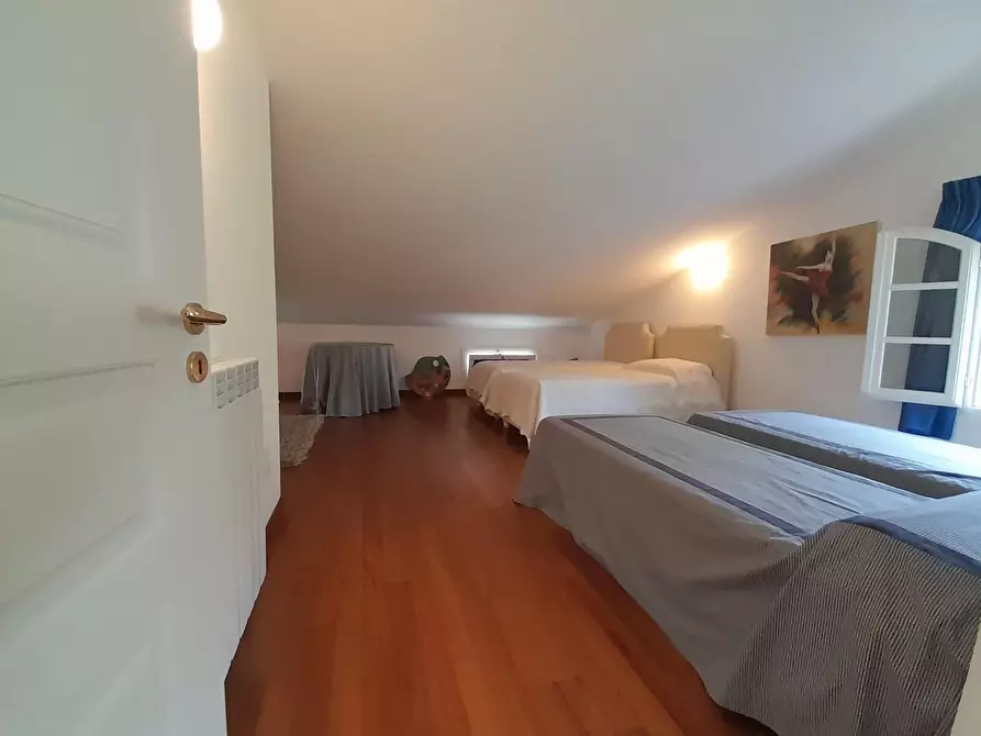 Immagine 42 di Villa in vendita  a Lucca