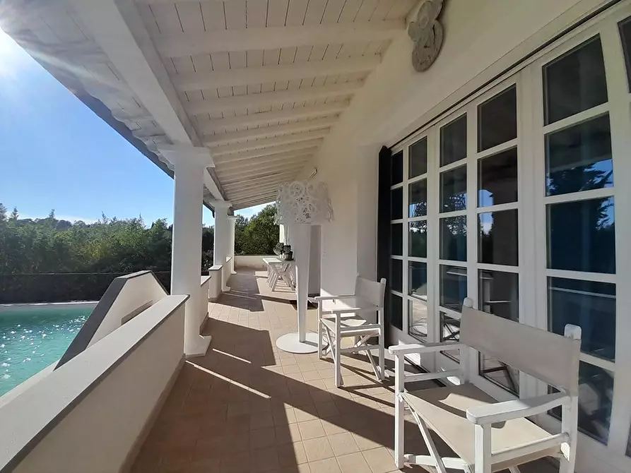 Immagine 3 di Villa in vendita  a Lucca