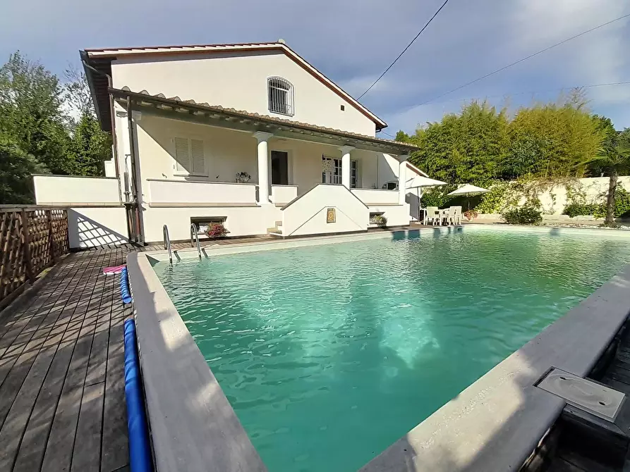 Immagine 55 di Villa in vendita  a Lucca