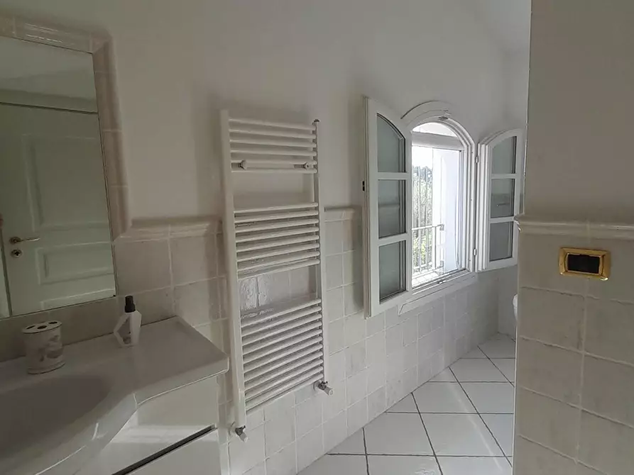 Immagine 51 di Villa in vendita  a Lucca