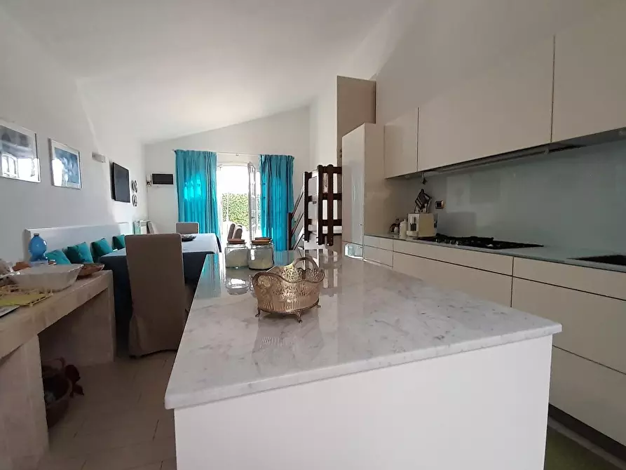 Immagine 9 di Villa in vendita  a Lucca