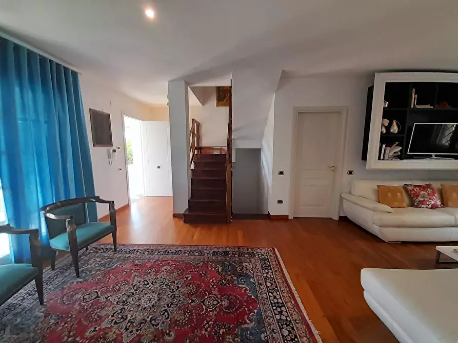 Immagine 20 di Villa in vendita  a Lucca