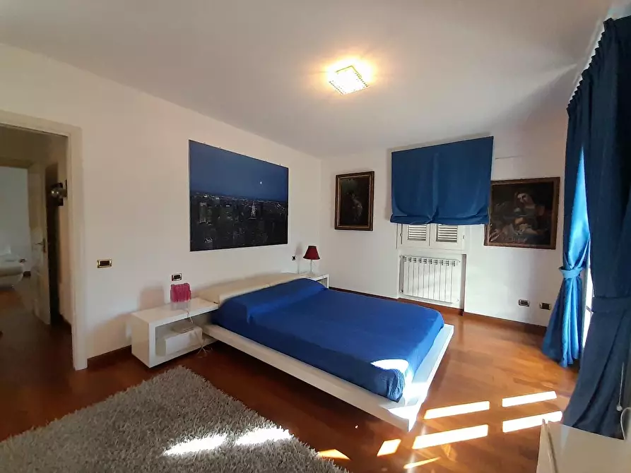 Immagine 27 di Villa in vendita  a Lucca