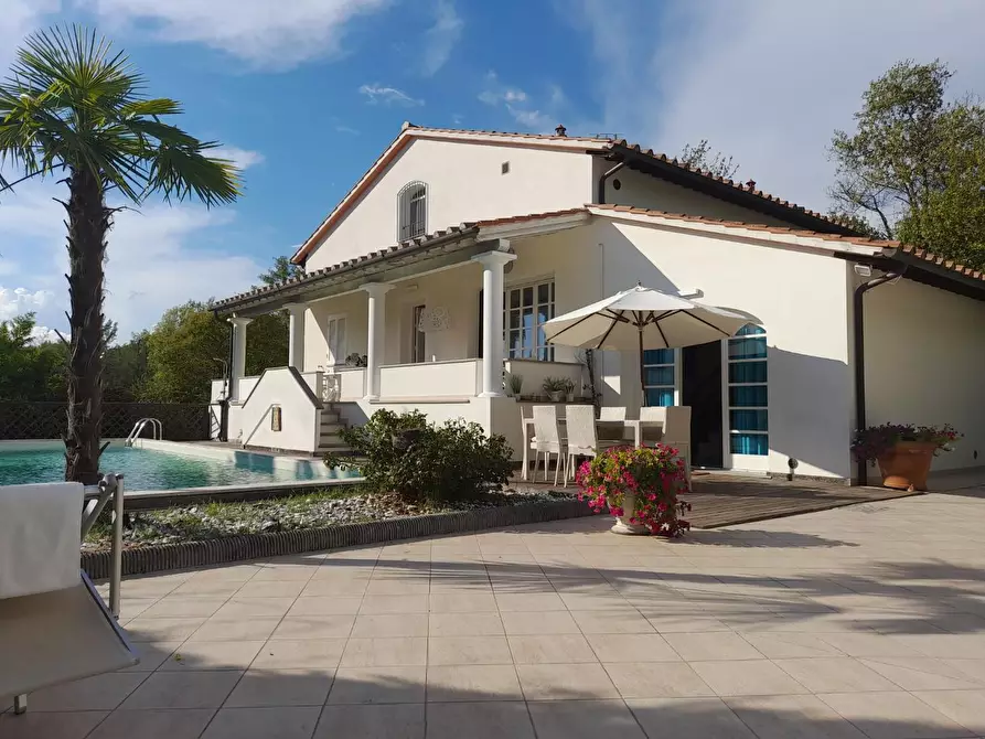 Immagine 61 di Villa in vendita  a Lucca