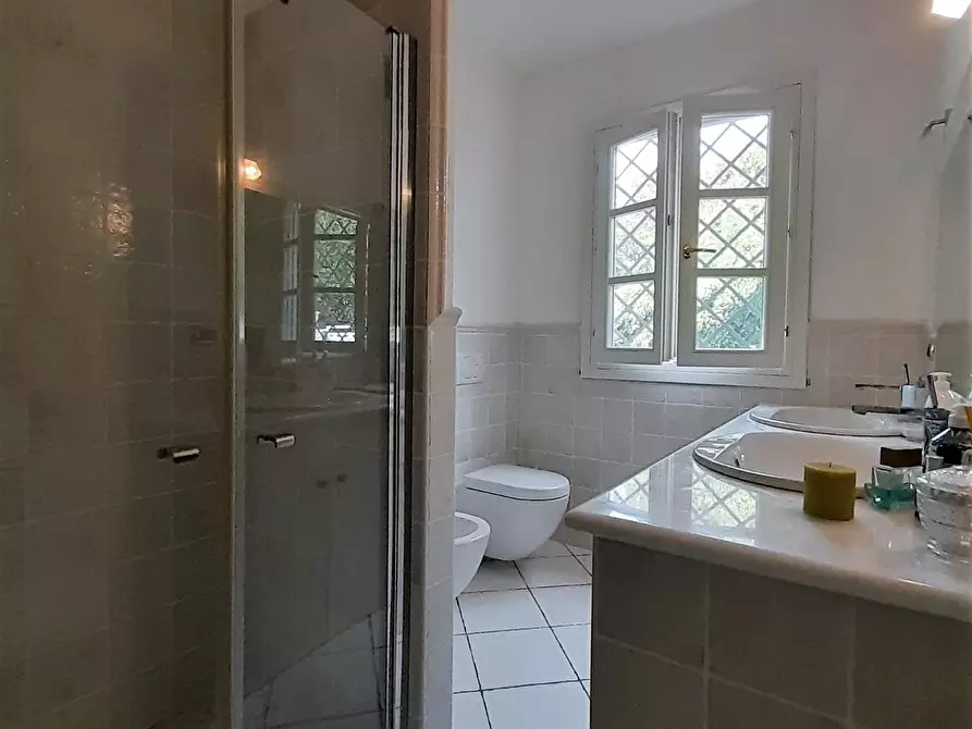 Immagine 23 di Villa in vendita  a Lucca