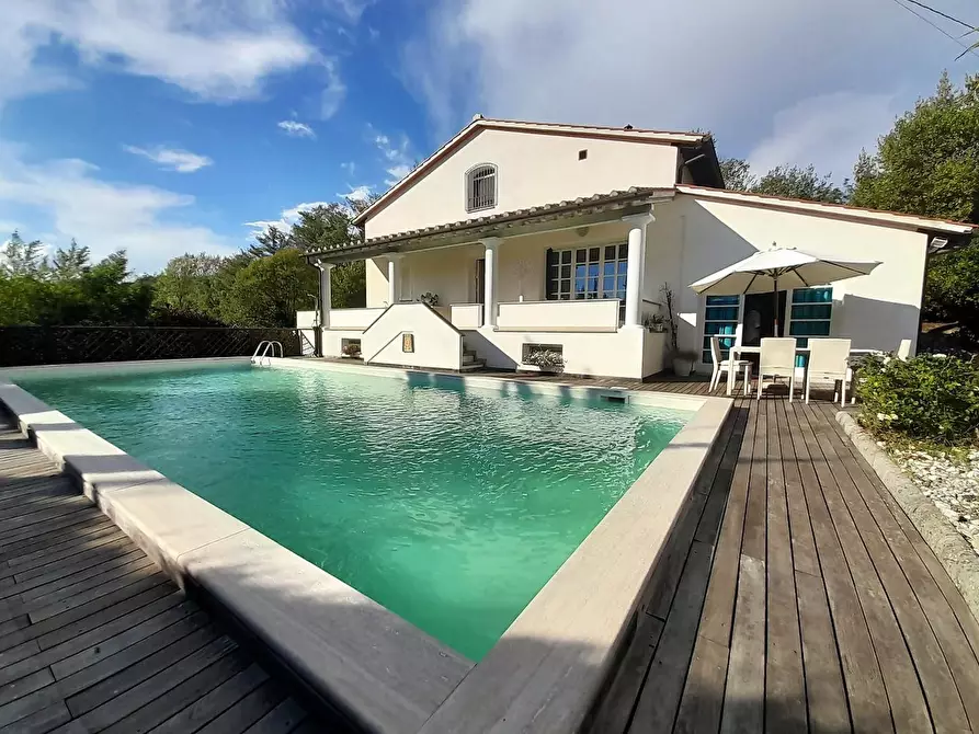 Immagine 58 di Villa in vendita  a Lucca
