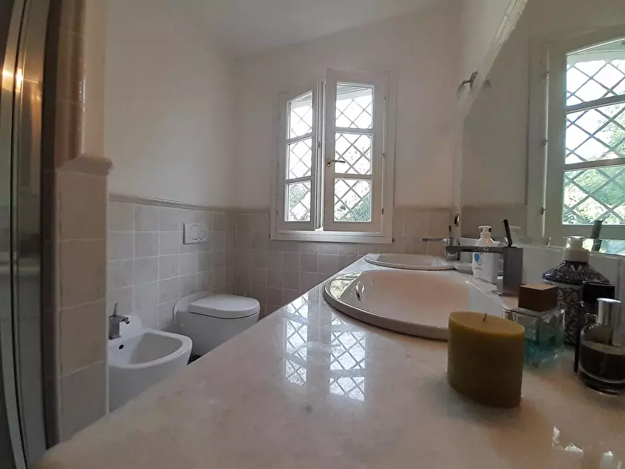 Immagine 22 di Villa in vendita  a Lucca