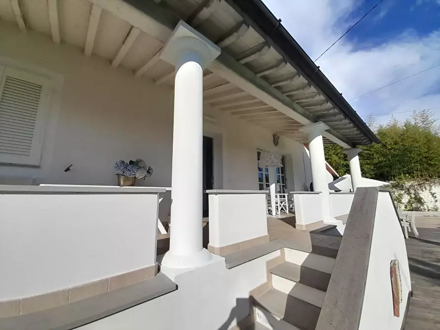 Immagine 54 di Villa in vendita  a Lucca