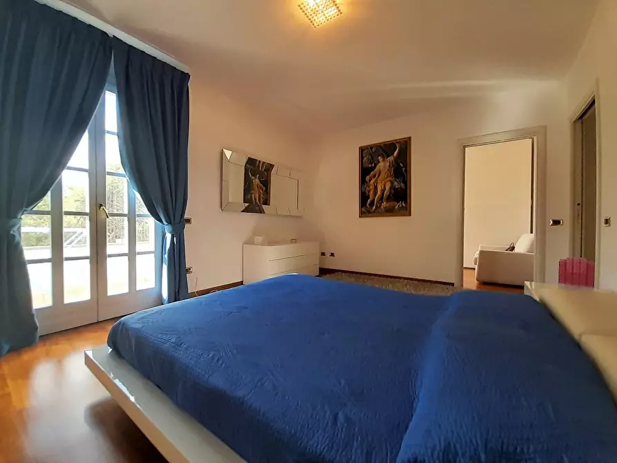 Immagine 25 di Villa in vendita  a Lucca
